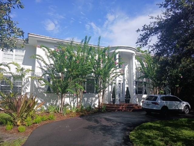 Building Photo - 2828 Segovia St