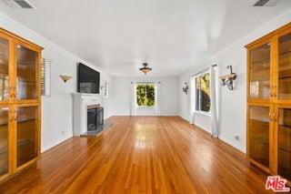 Building Photo - 1050 Centinela Ave