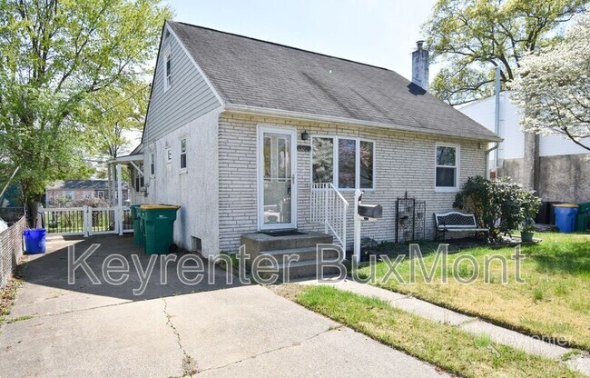 Building Photo - 3528 Carnarvon Ave Rental