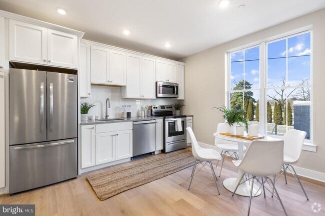Building Photo - 6712 Ridge Ave Unit 404 Rental