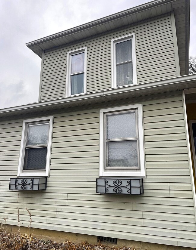 Photo - 266 W 8th St