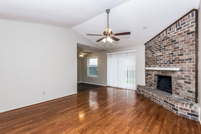 Photo - 1816 Hunting Green Dr