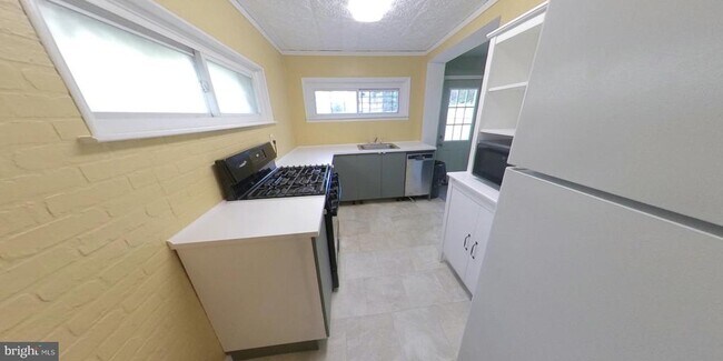 Photo - 2651 Martha St