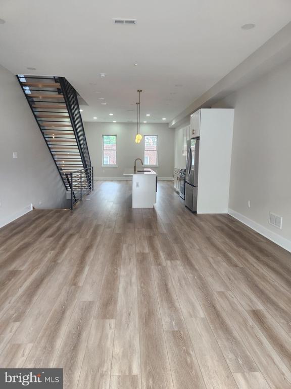 Photo - 3221 Mercer St