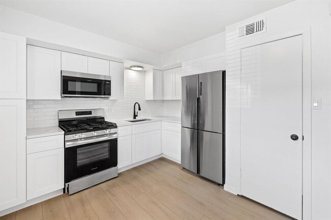 Building Photo - 806 E 13th St Unit 103 Rental