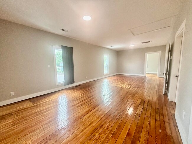 Photo - 605 Taylor Ave