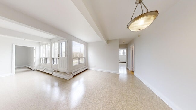 Photo - 10 Bergamot Ave