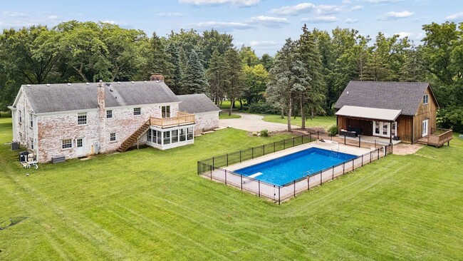 Photo - 1N480 Indian Knoll Rd