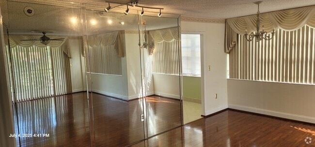 Building Photo - 1300 Saint Charles Pl Unit L119 Rental