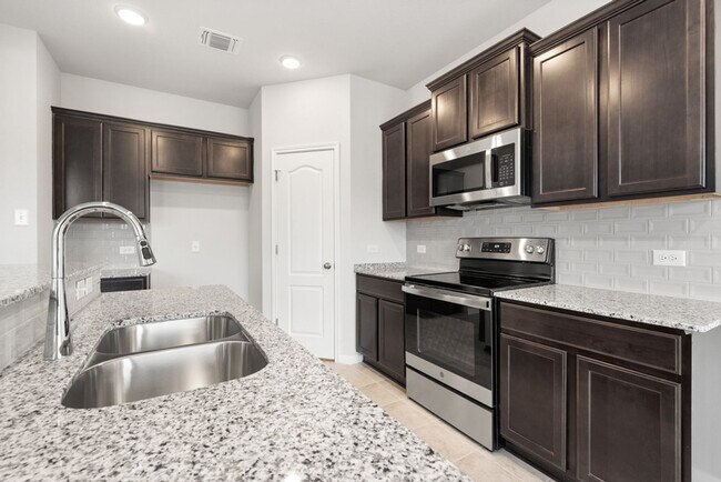 Photo - 737 Gingham Trl