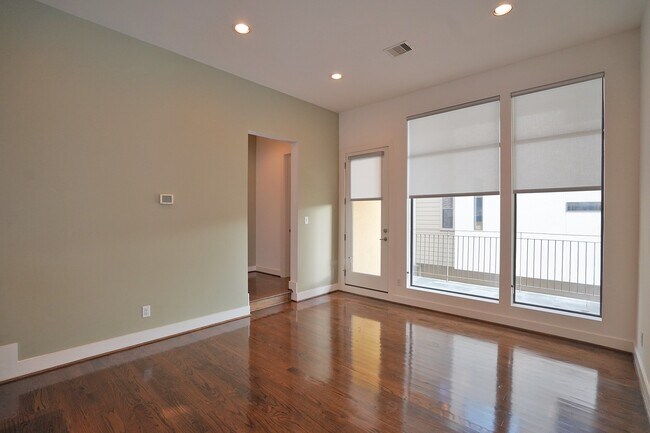 Photo - 4611 Austin St Unidad C