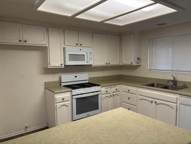 2116 Ave