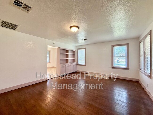 Photo - 800 SW 28th St