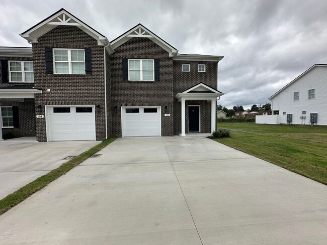 Building Photo - Brand New Townhome In Shelbyville - MOVE I...