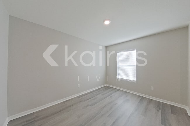Photo - 226 Shadow St NW