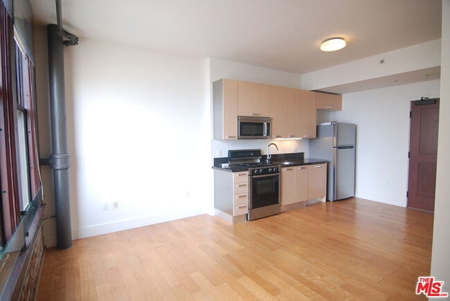 460 S Spring St Unit 907