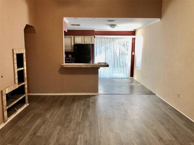 Photo - 718 Decker Prairie Dr