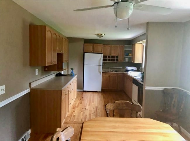 Photo - 7776 Thompson Rd Unit Upper ONLY