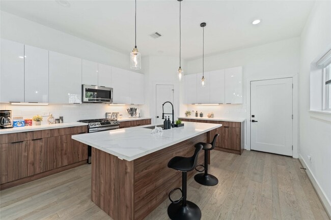 Photo - 3034 Gray St