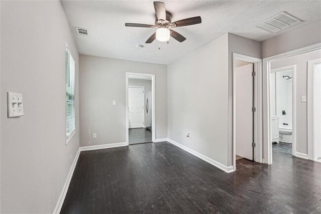 Photo - 172 Meador Way SE