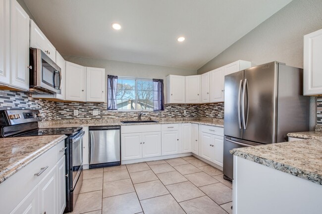 Photo - 2610 Lake Briar