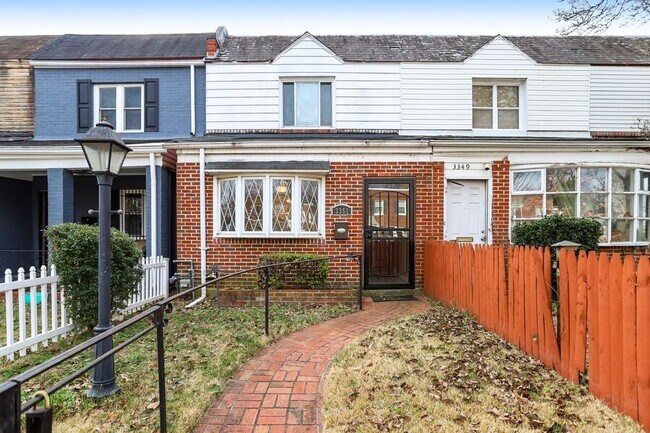 Photo - 3351 Clay St NE