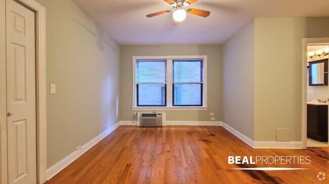 Building Photo - 0 bedroom in CHICAGO IL 60657 Unit 406 Rental