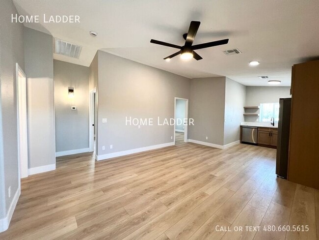 Photo - 1124 E Polk St Unit 1