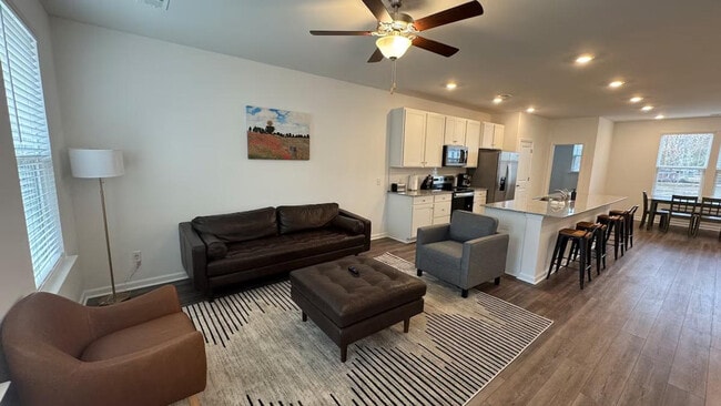 Building Photo - 134 Roxanne Dr Unit ID1344196P