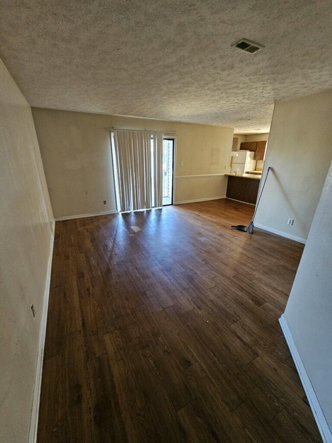 Photo - 933 Applewood Ln