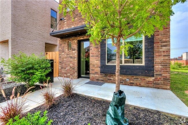 Building Photo - 616 NW 6th St Rental