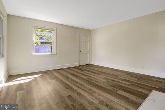 34 E Walnut St