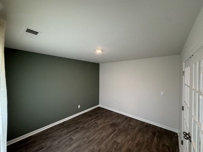 Photo - ***** $200 OFF FIRST MONTH RENT *****