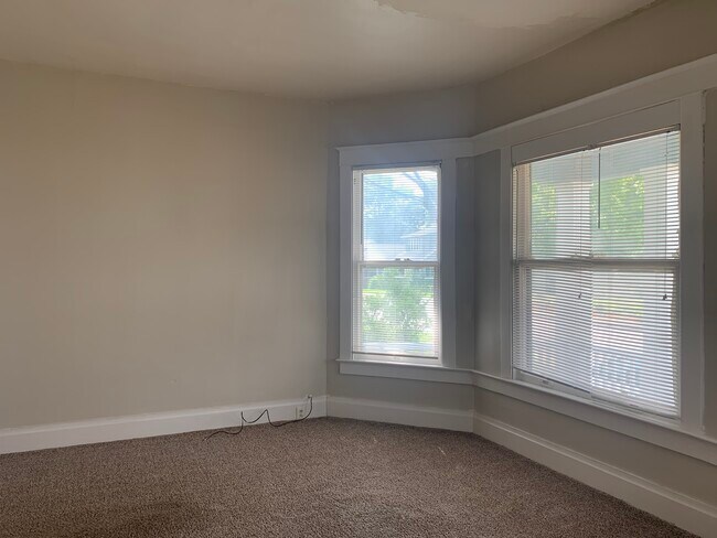 Photo - 615 W McClure Ave Unit Lower