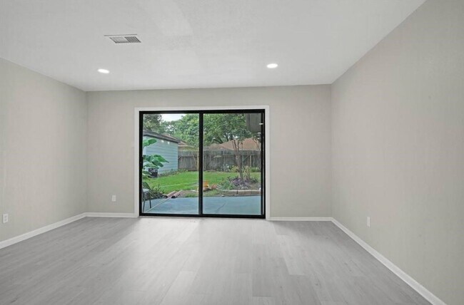 Photo - 5822 Belrose Dr
