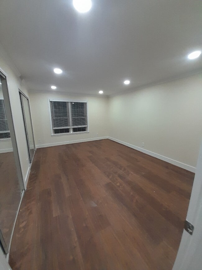 Photo - 6036 Westchester Park Dr Unidad T2
