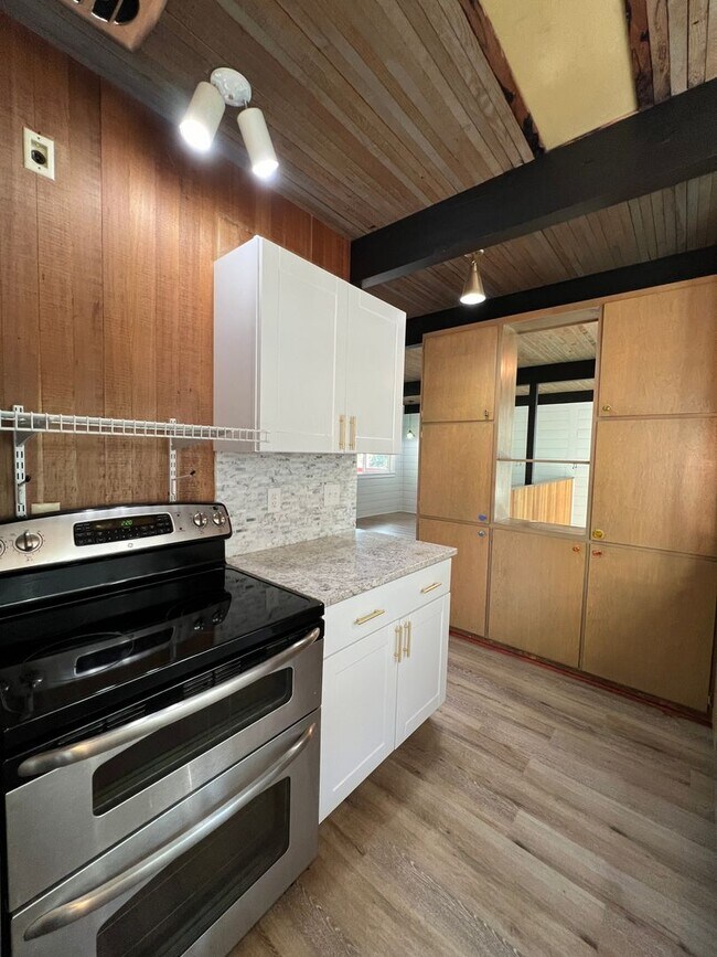 500.00 Off First Months Rent Rental House Rental in Eugene, OR