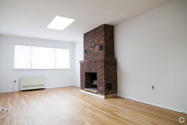 Building Photo - Gramercy Court Rental