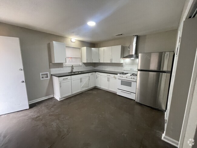 Building Photo - 1301 W 48th St Unit A Rental