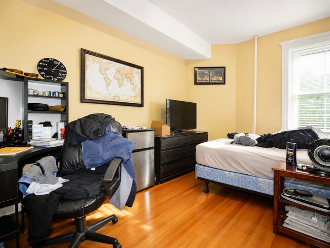 Photo - 10 Strathmore Rd Unit 1