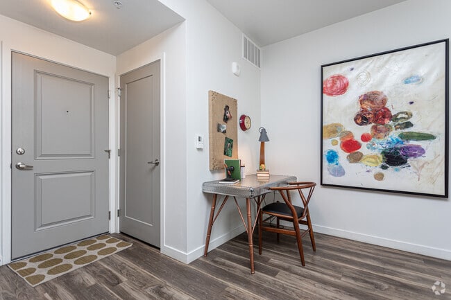 1BR, 1BA - Equator