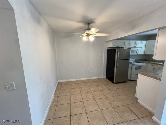 Building Photo - 4290 Gulfstream Dr Unit 16