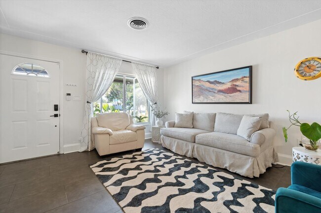 Photo - 2508 Britannia Rd