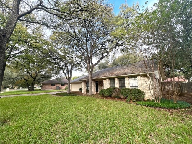 Photo - Charming single-story home with 4 bedrooms and 2 bathrooms for rent in neighborhood of Anderson M...