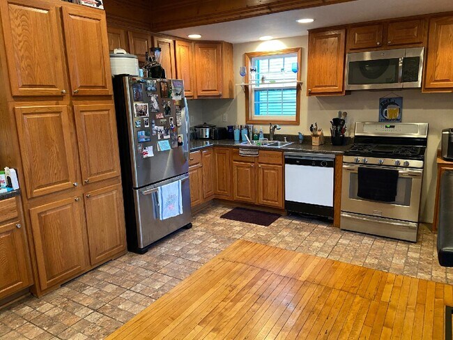 Cocina - 1560 E Irving Plz Unidad Rear lower 2 bdrm