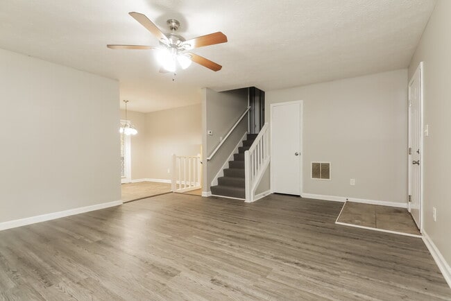 Photo - 4635 Hamlet Walk SE