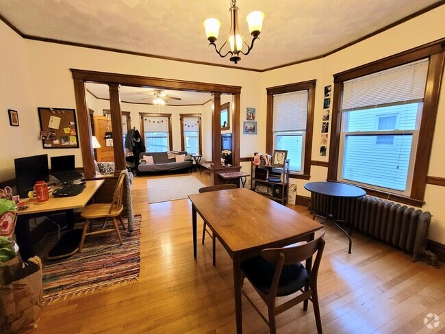 Building Photo - 52 Chester St Unit 2 Rental