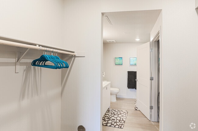 1BR, !BA - 662 SF