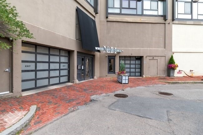 Building Photo - 12 Stoneholm St Unit 616