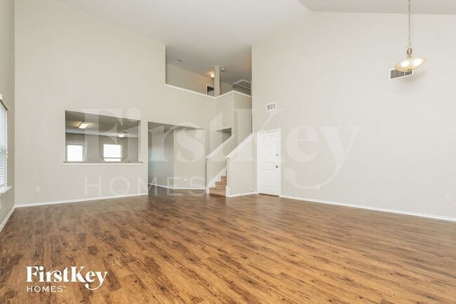 Photo - 223 Thoroughbred St